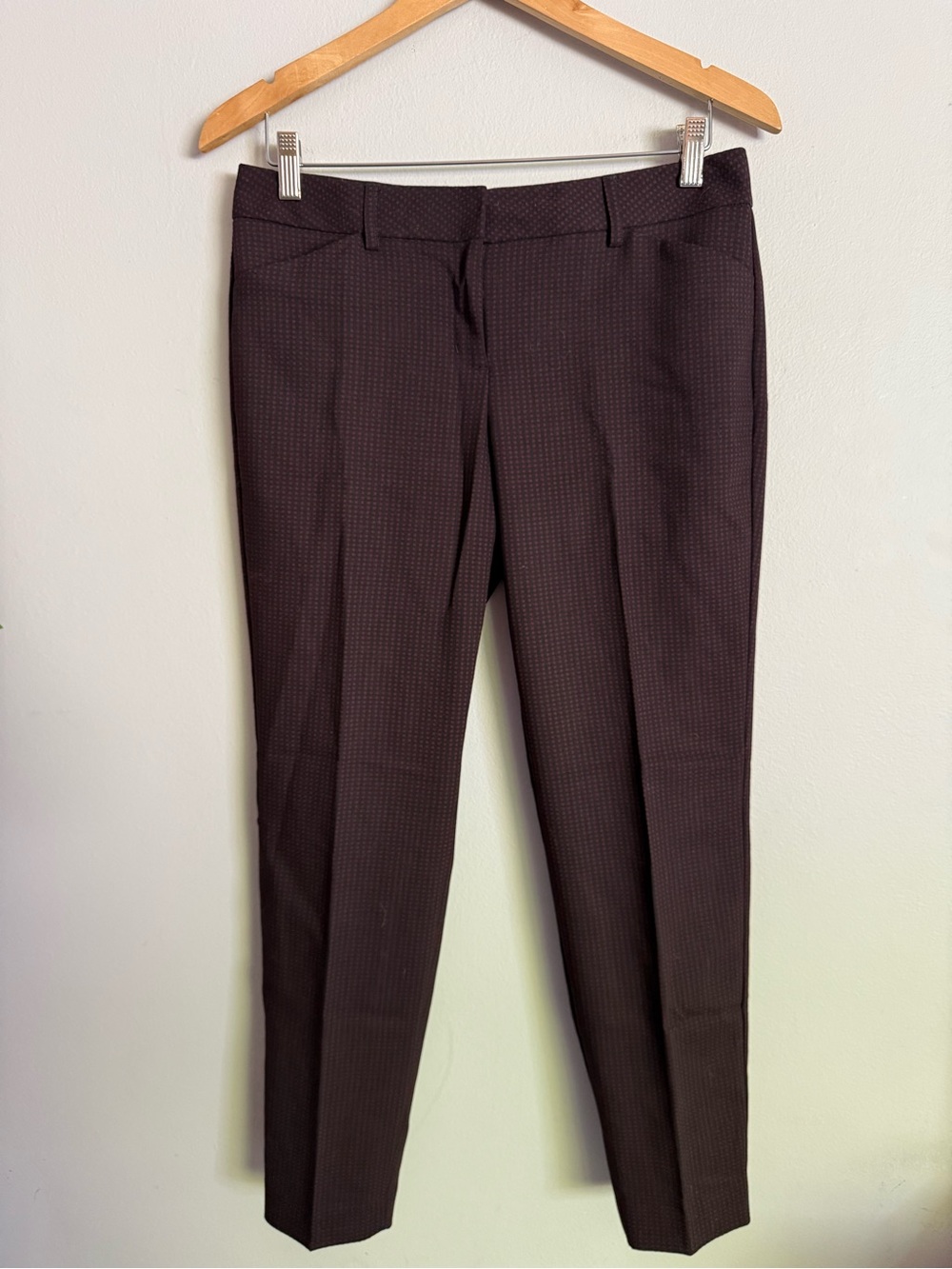 Express Women's 6 Ankle Dress Pants in black / red checkered pattern